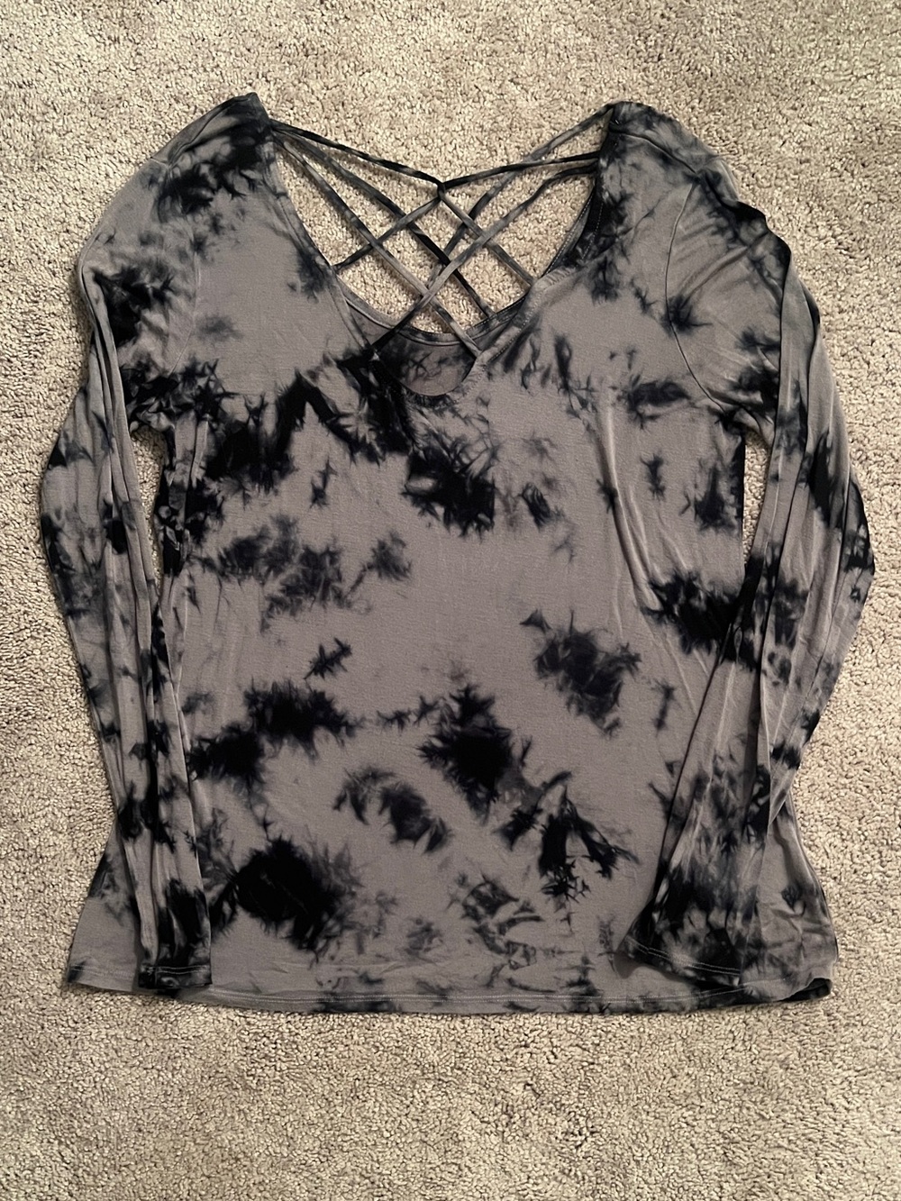 Long Sleeve Crisscross V-Neck Tie-Dye Top - Black & Gray